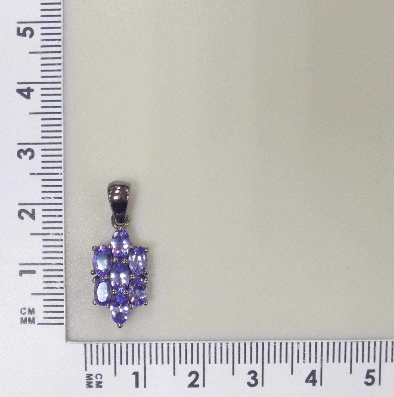 Серебряная подвеска с танзанитами